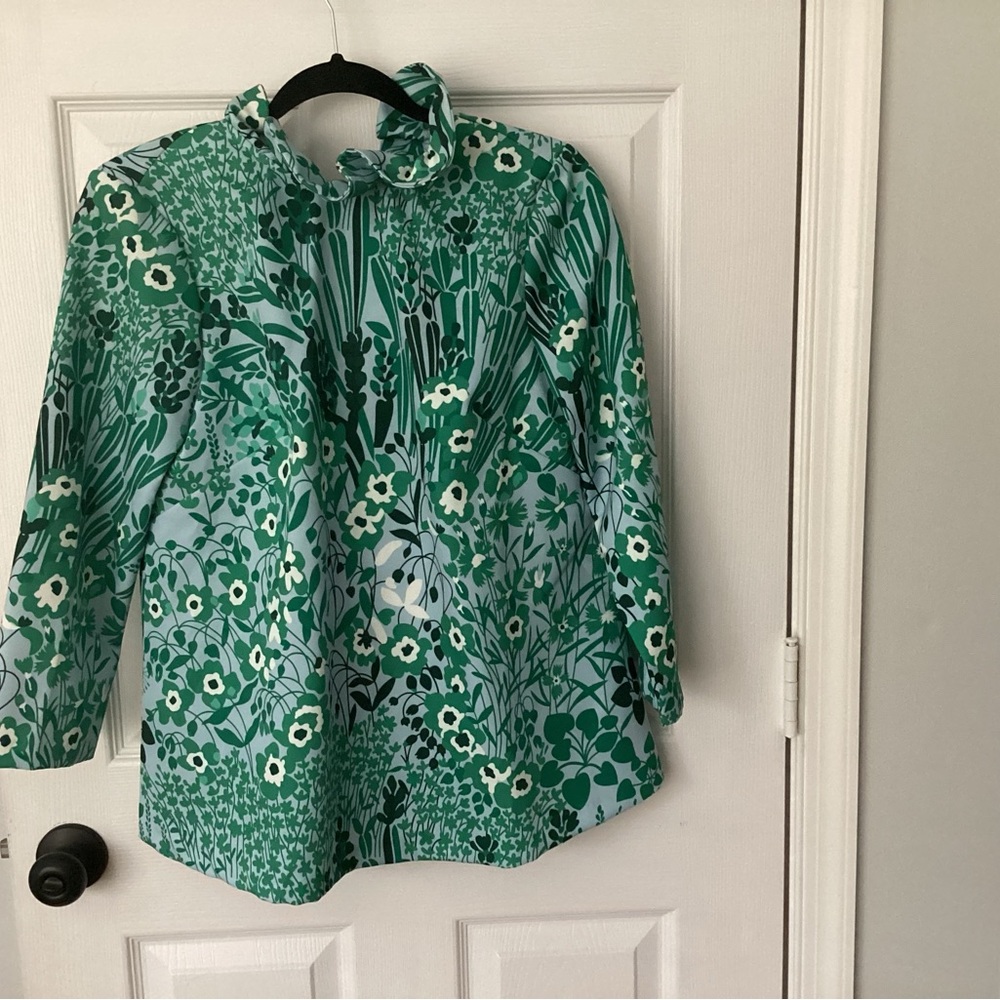 Tuckernuck Blue w/ Green Floral Print Ruffle Neckline Top Small